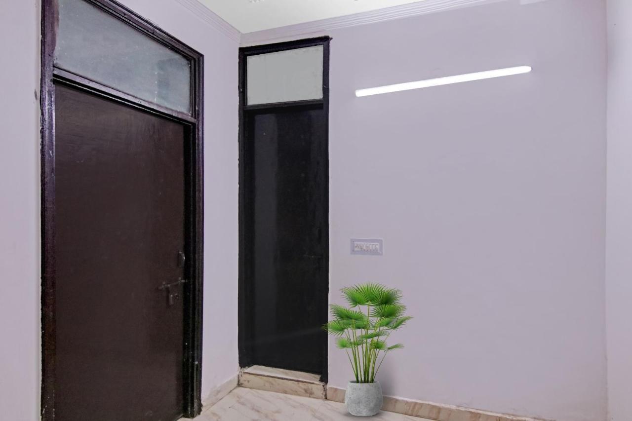 Hotel O Chaudhary Villa New Delhi Exterior photo
